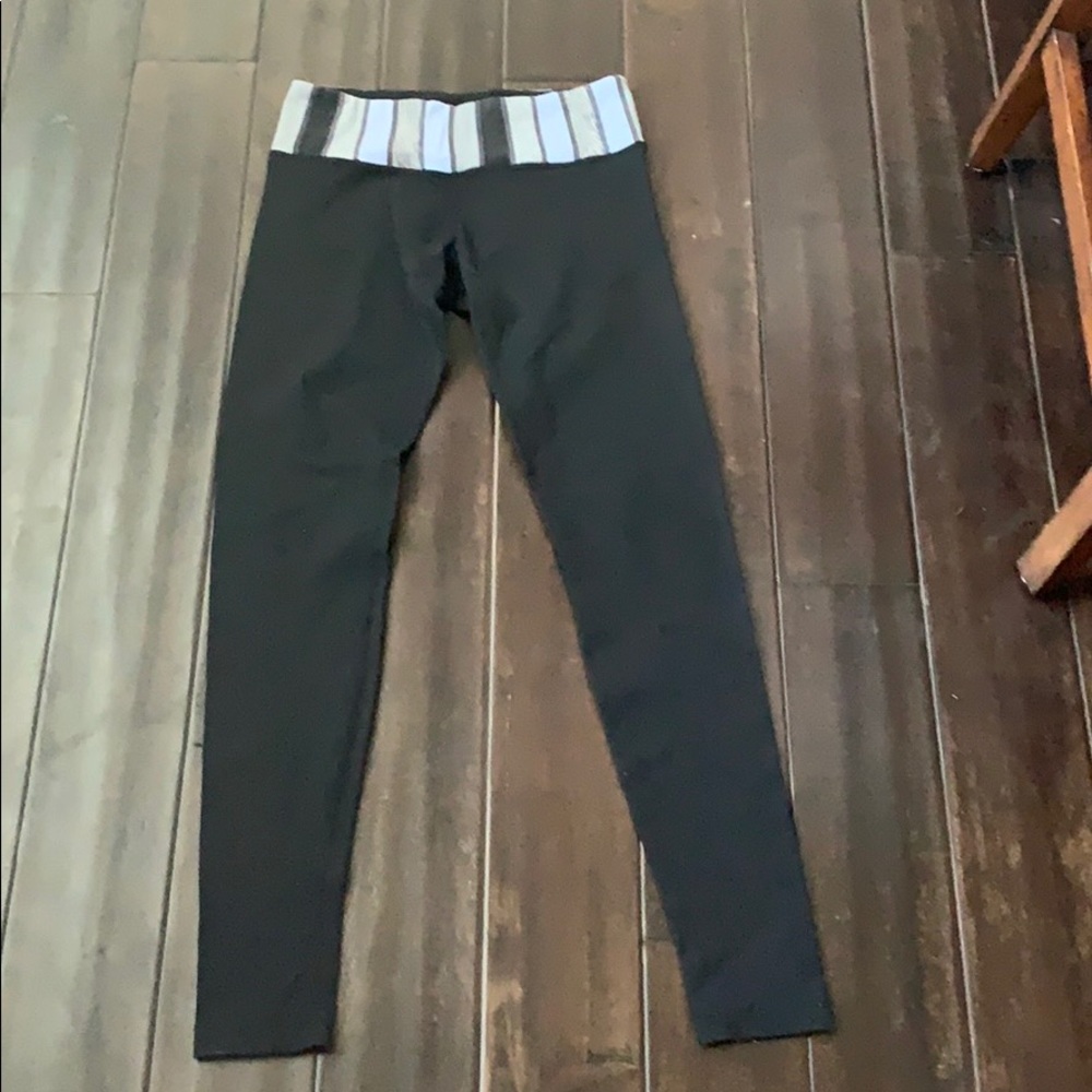 Lululemon Wunder Under Leggings- Size 6